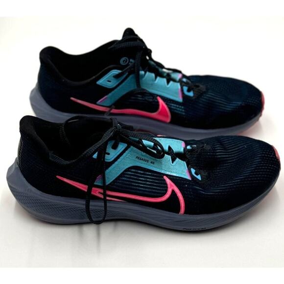 Nike · 9.5W · Air Zoom Pegasus 40 SE · Black / Hyper Pink Running - Picture 1 of 14